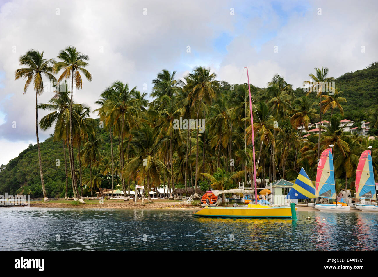 MARIGOT BAY FERRY e centro di sport acquatici sulla spiaggia LABAS ST LUCIA Foto Stock