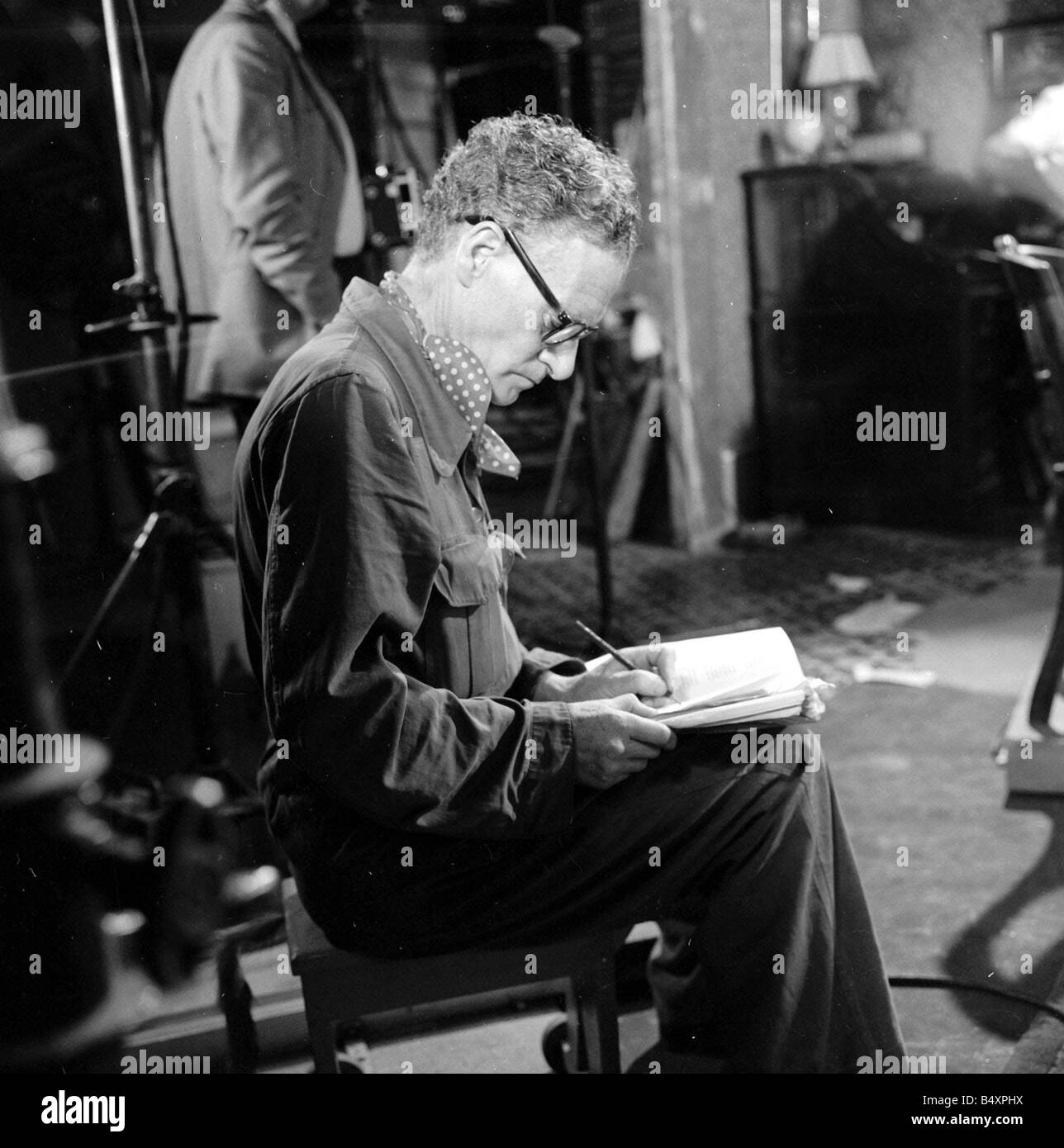 La pellicola Millionairess 1960 la realizzazione di luglio 1960 Foto di Anthony Asquith Direttore Sommario del tracciato quando suo padre muore Epifania Parerga Sophia Loren un italiano a Londra diventa il mondo s donna più ricca si sente incompleta senza un marito e si innamora di un umile medico indiano Dr Ahmed el Kabir Peter Sellers direttori di intrattenimento degli anni sessanta pellicole Foto Stock