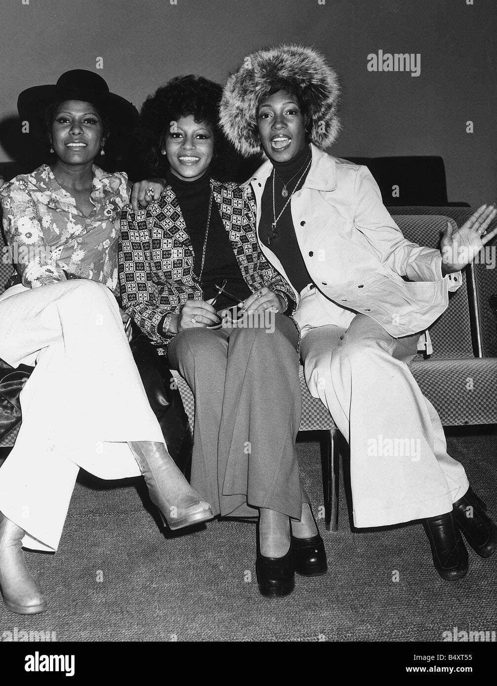 Il Supremes giovedì 8 marzo 1973 la ragazza sining gruppo arriva a Londra s Heathrow Airport per iniziare su un mese lungo tour britannico Foto Stock