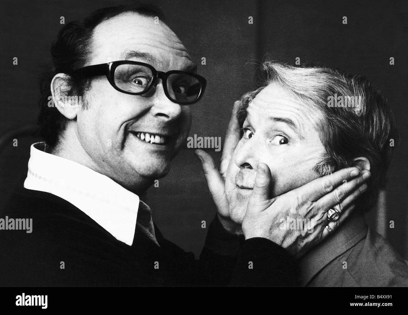 Morecambe e saggio di comici Eric Morecambe e Ernie Wise Comici Foto Stock