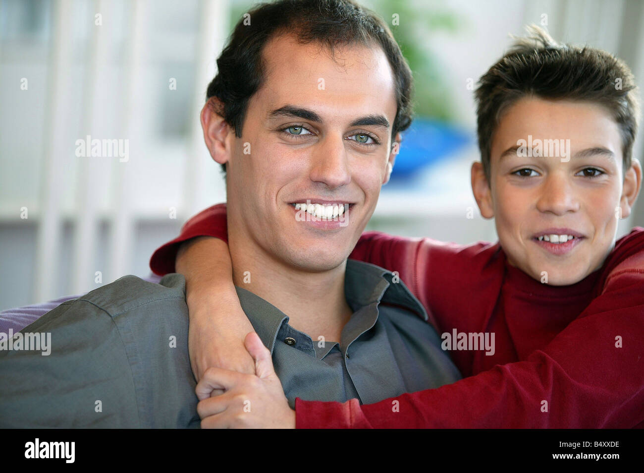 Ritratto di padre in figlio, sorridente Foto Stock