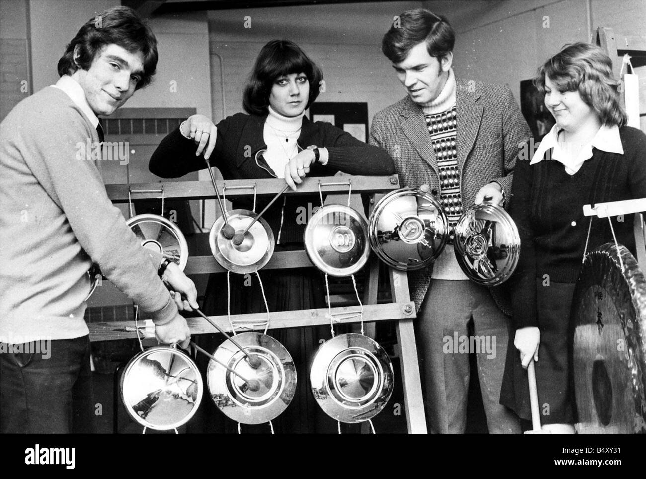 Peter Swan seconda a destra con gli stati di Southampton High School s di rottami di ferro orchestra sono Martin Penny Parker Reynolds e Marie Strickland nel 1976 Foto Stock
