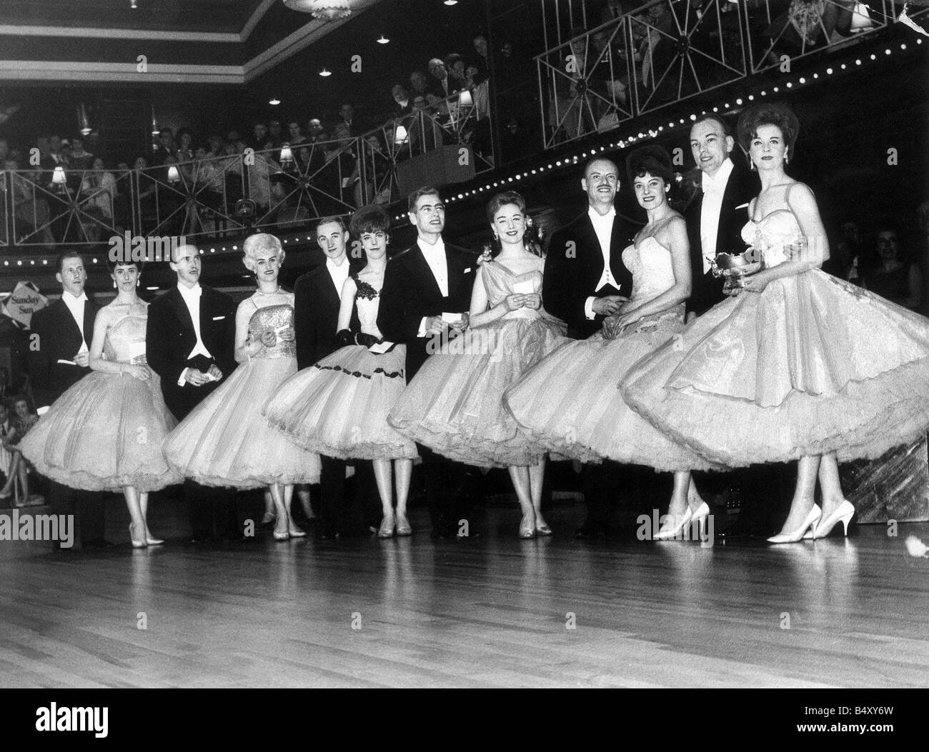 I concorrenti in serata cronaca domenica Sun Dance campionati a Mayfair Newcastle 1963 Foto Stock
