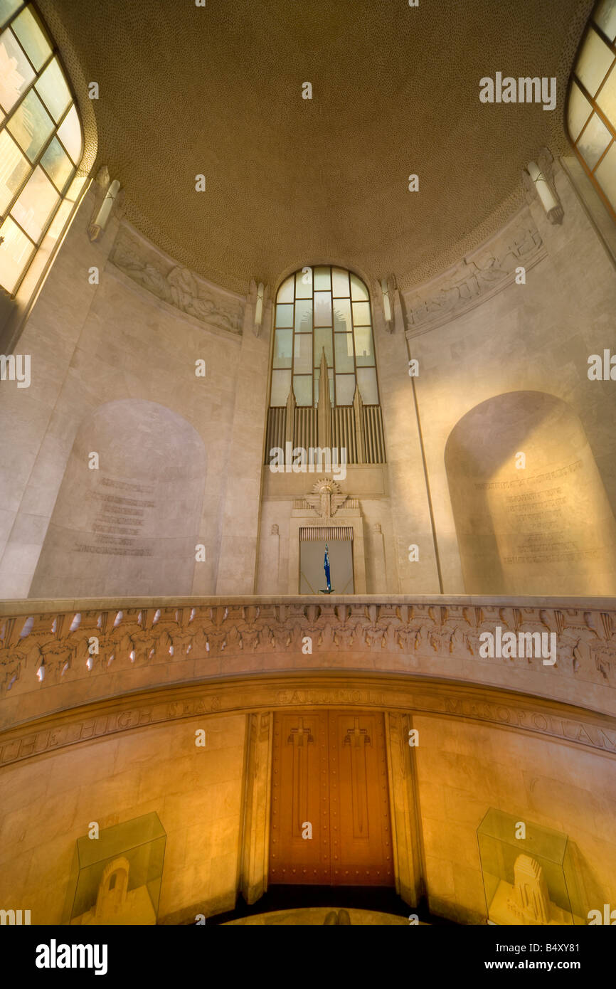 L'interno dell'Anzac War Memorial, Hyde Park, Sydney, NSW, Australia. Soffitto con 120.000 stelle d'oro. Foto Stock