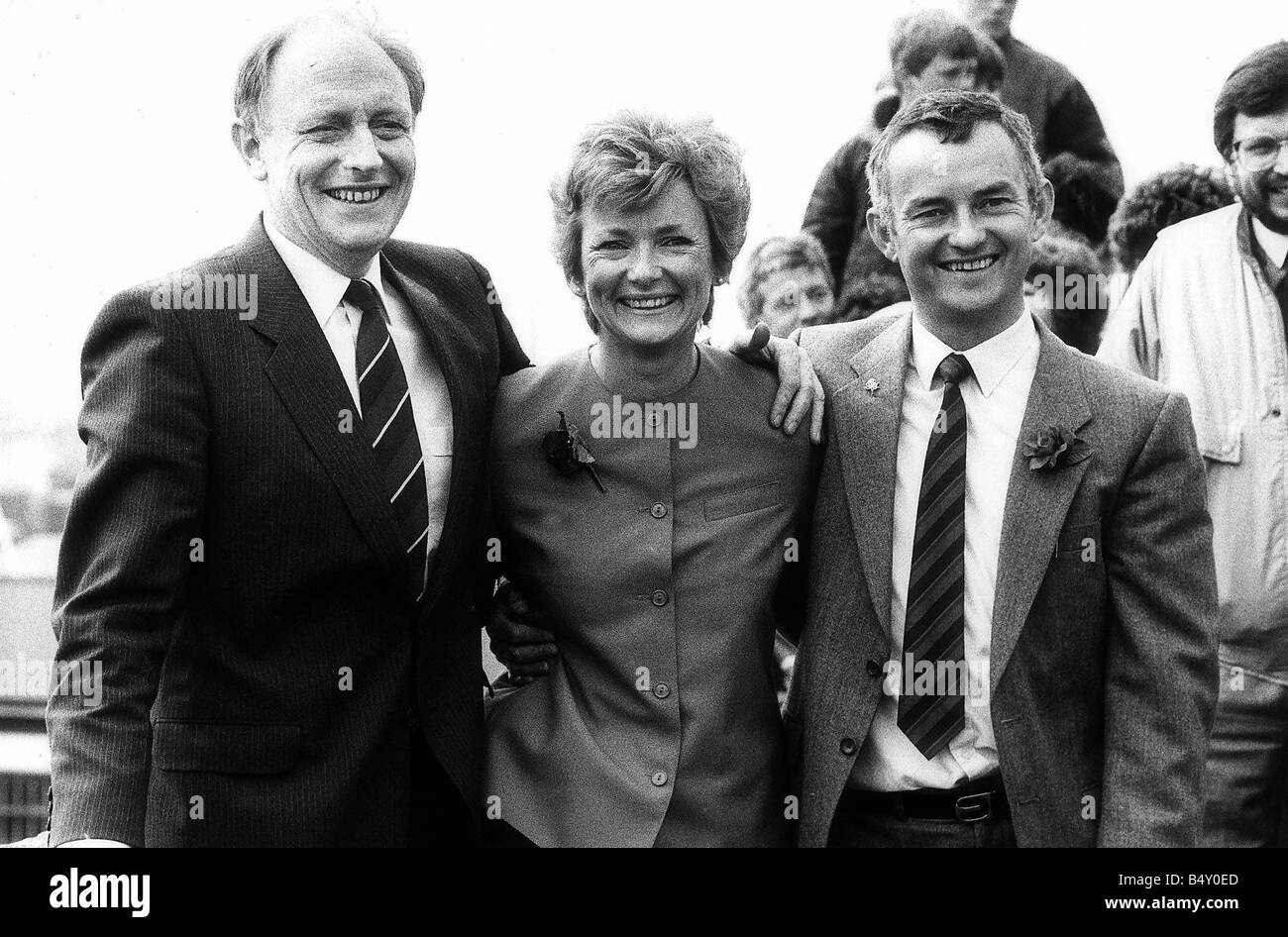 Neil Kinnock il lavoro MP e moglie Glenys Maggio 1987 con suo fratello Colin Parry Foto Stock