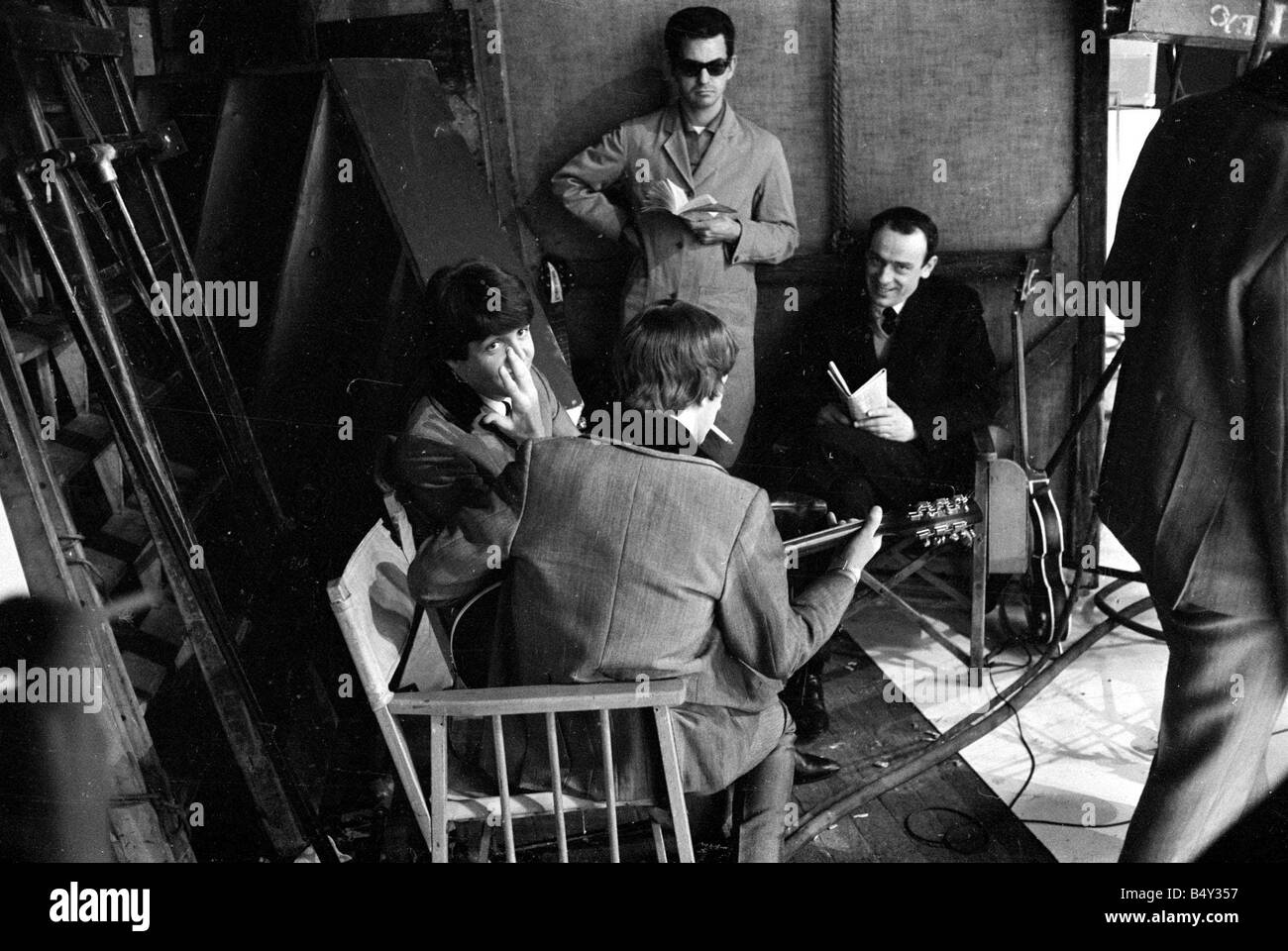 I Beatles gruppo Pop Marzo 1964 I Beatles durante le riprese al Teatro La Scala Paul McCartney John Lennon George Harrison Ringo Starr Foto Stock