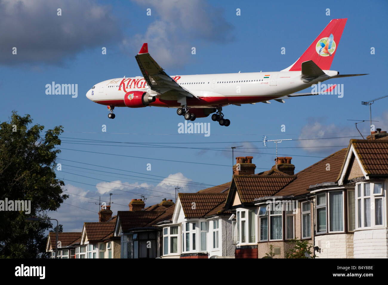 Kingfisher Airways Airbus A330-200 numero di registrazione VT-VJO avvicinando l'aeroporto di Heathrow di Londra. Regno Unito (41) Foto Stock