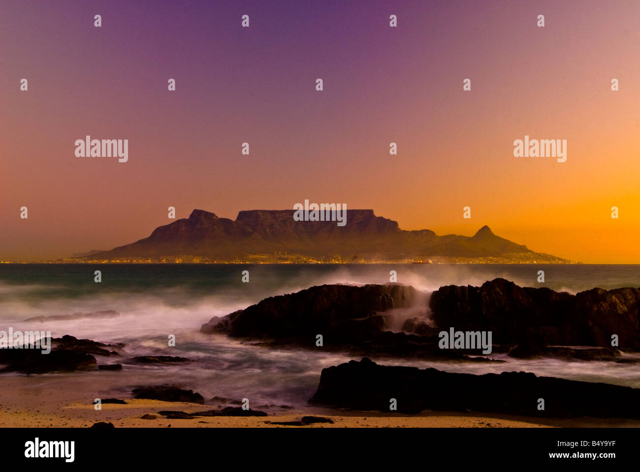 La Table Mountain, Bloubergstrand, Cape Town, Western Cape, Sud Africa Foto Stock