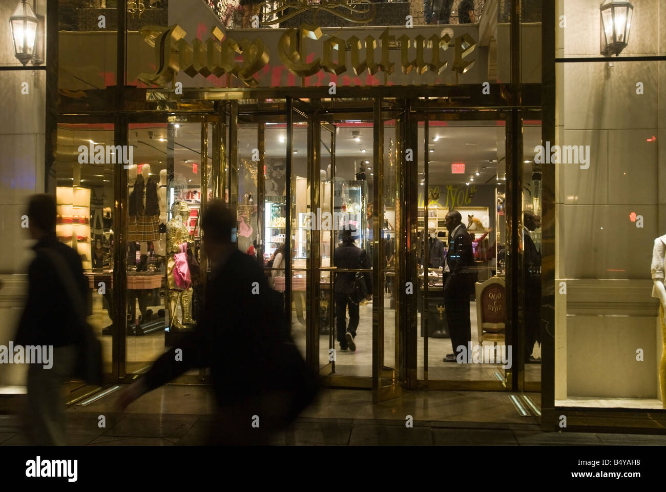 L'ingresso alla Juicy Couture store sulla Fifth Avenue nel centro di Manhattan a New York Foto Stock