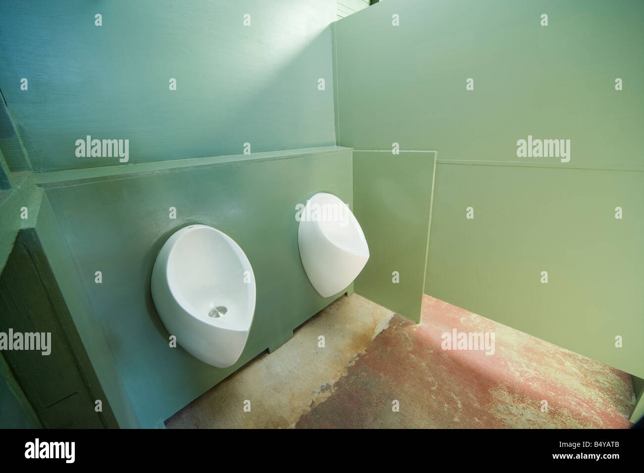 Public toilet urinal immagini e fotografie stock ad alta risoluzione ...