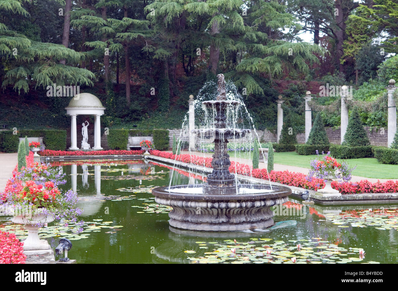 Funzione acqua a Compton Acres Gardens, Poole, Dorset Foto Stock