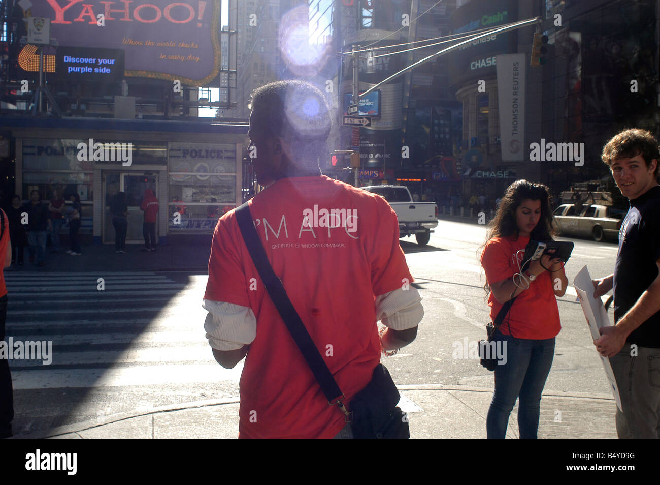 I dipendenti di Microsoft si impegnano passerby in Times Square a New York Foto Stock