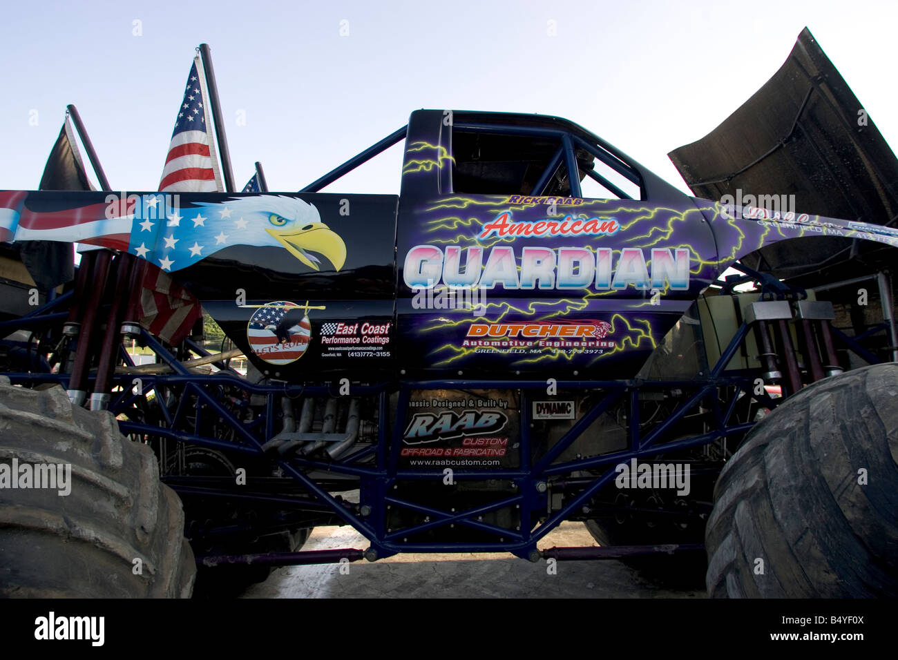 MONSTER TRUCK American custode prima del Monster Truck Challenge all'Orange County Fair di NY Speedway Foto Stock