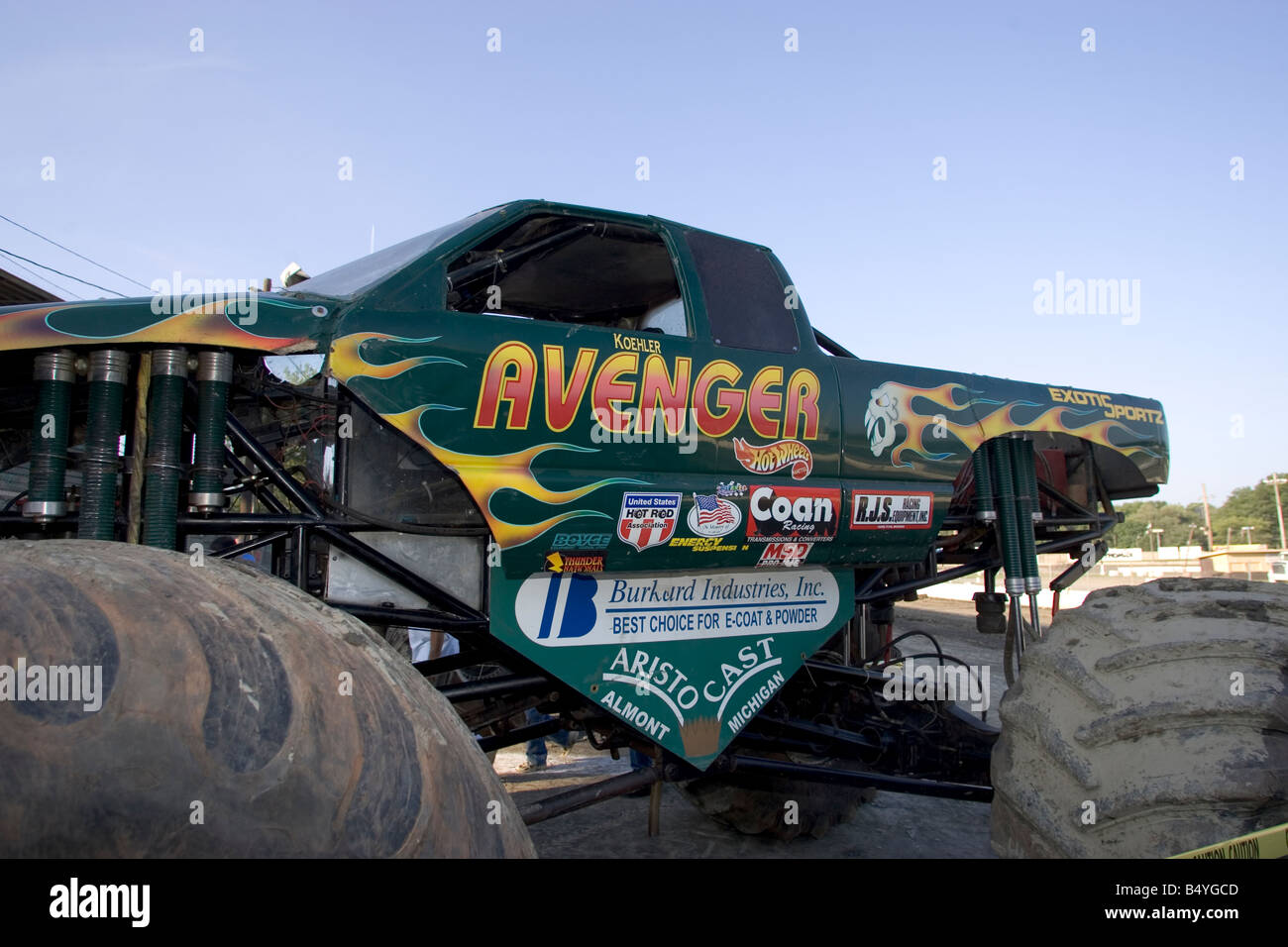 MONSTER TRUCK Avenger prima del Monster Truck Challenge all'Orange County Fair di NY Speedway Foto Stock