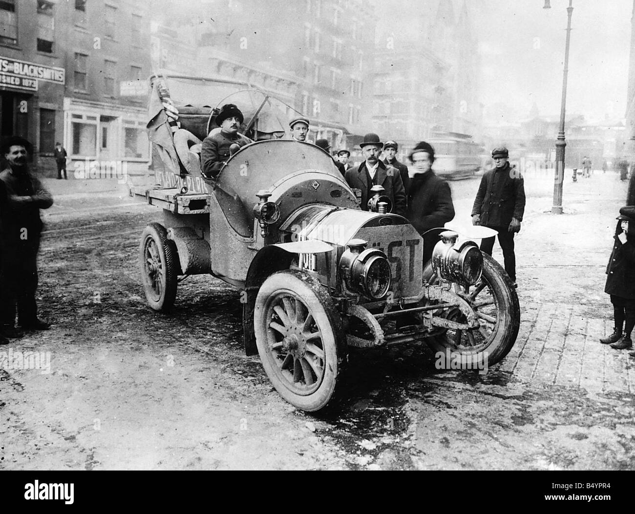A New York Parigi gara automobilistica concorrente nel 1906 everettselected Foto Stock