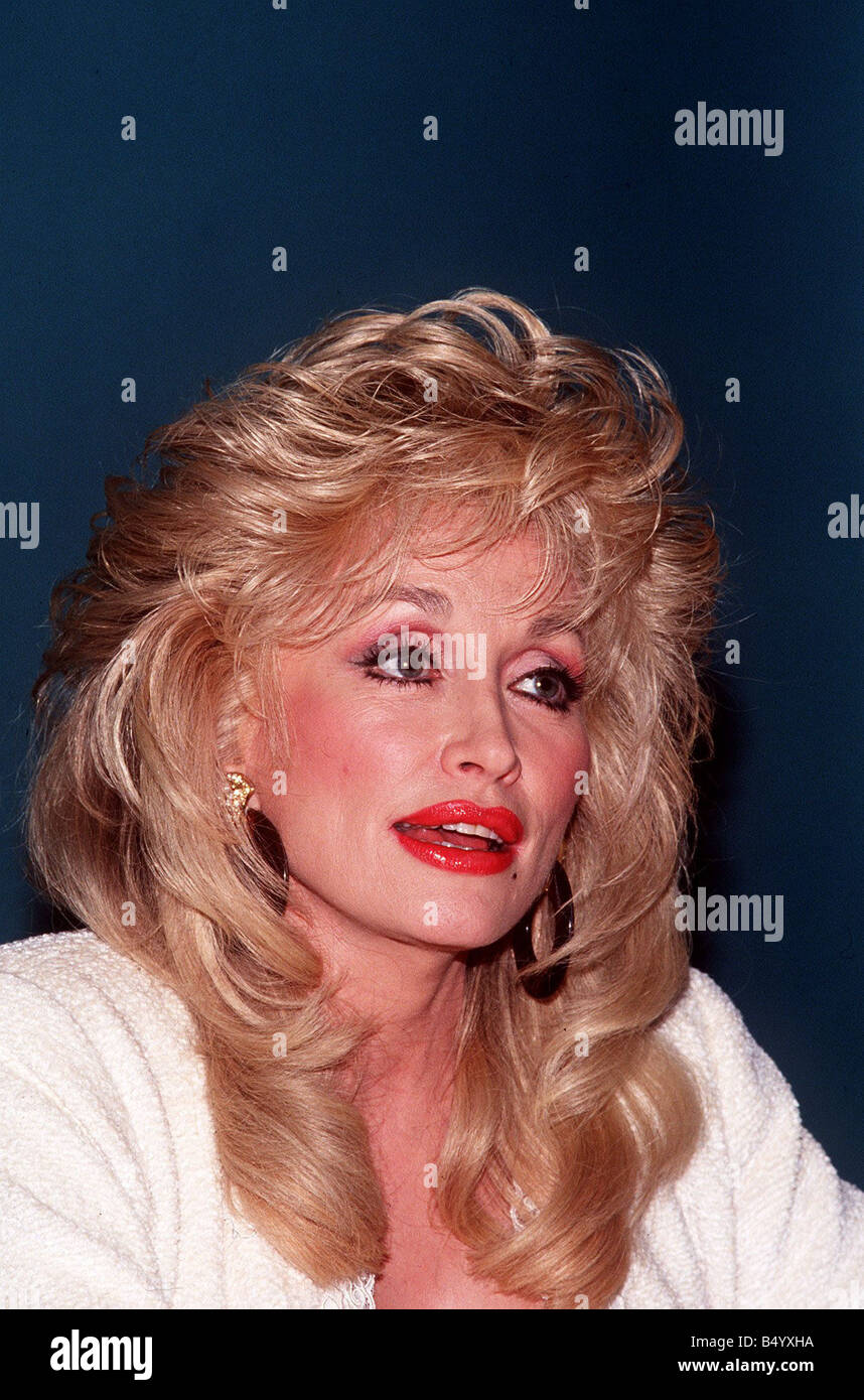 Dolly Parton attrice e il paese e il cantante occidentale i cui film includono nove a cinque e Steel Magnolias Foto Stock