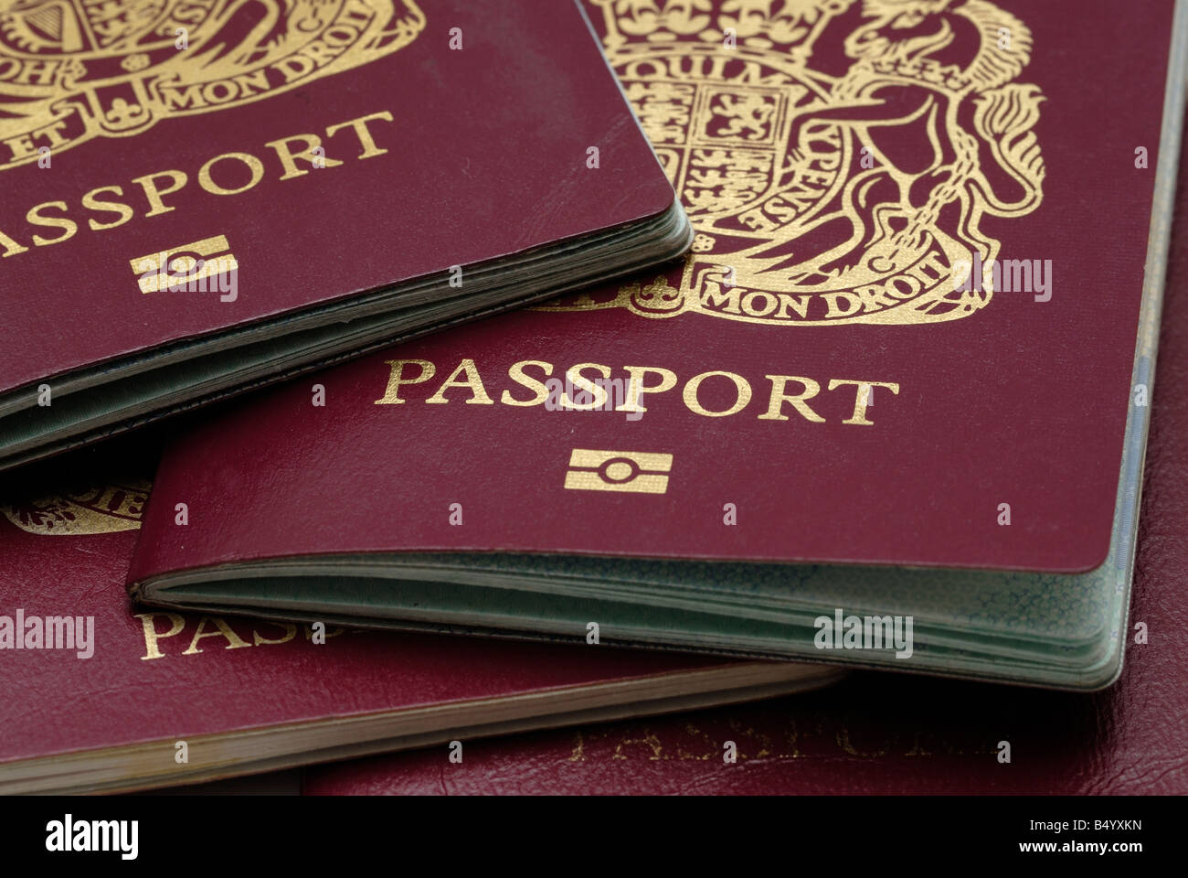 Pila di passaporti DEL REGNO UNITO Foto Stock