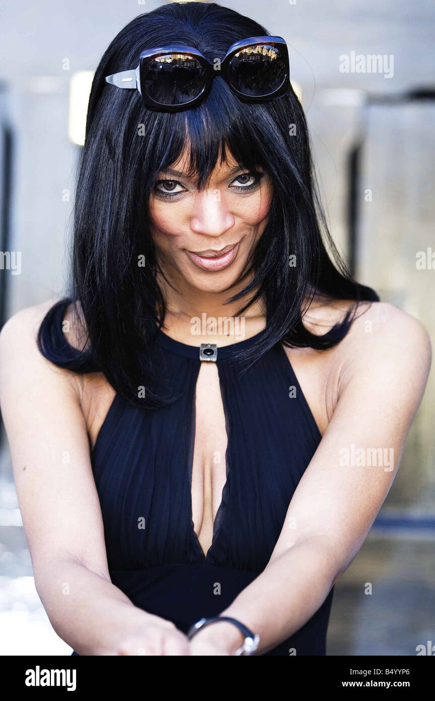 Susan Sangster a Naomi Campbell look a simili vicino alla sua casa a Chiswick oggi foto di John Ferguson Foto Stock