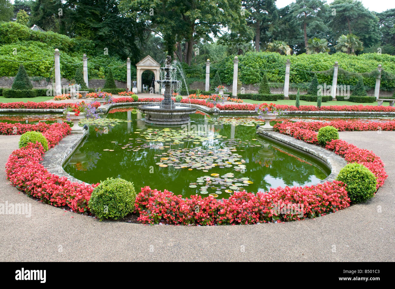 Funzione acqua a Compton Acres Gardens, Poole, Dorset Foto Stock
