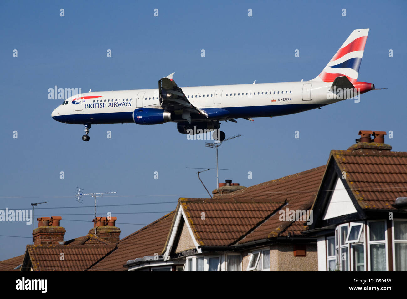 British Airways Airbus A321 piano l'atterraggio all'aeroporto di Londra. (41) Foto Stock