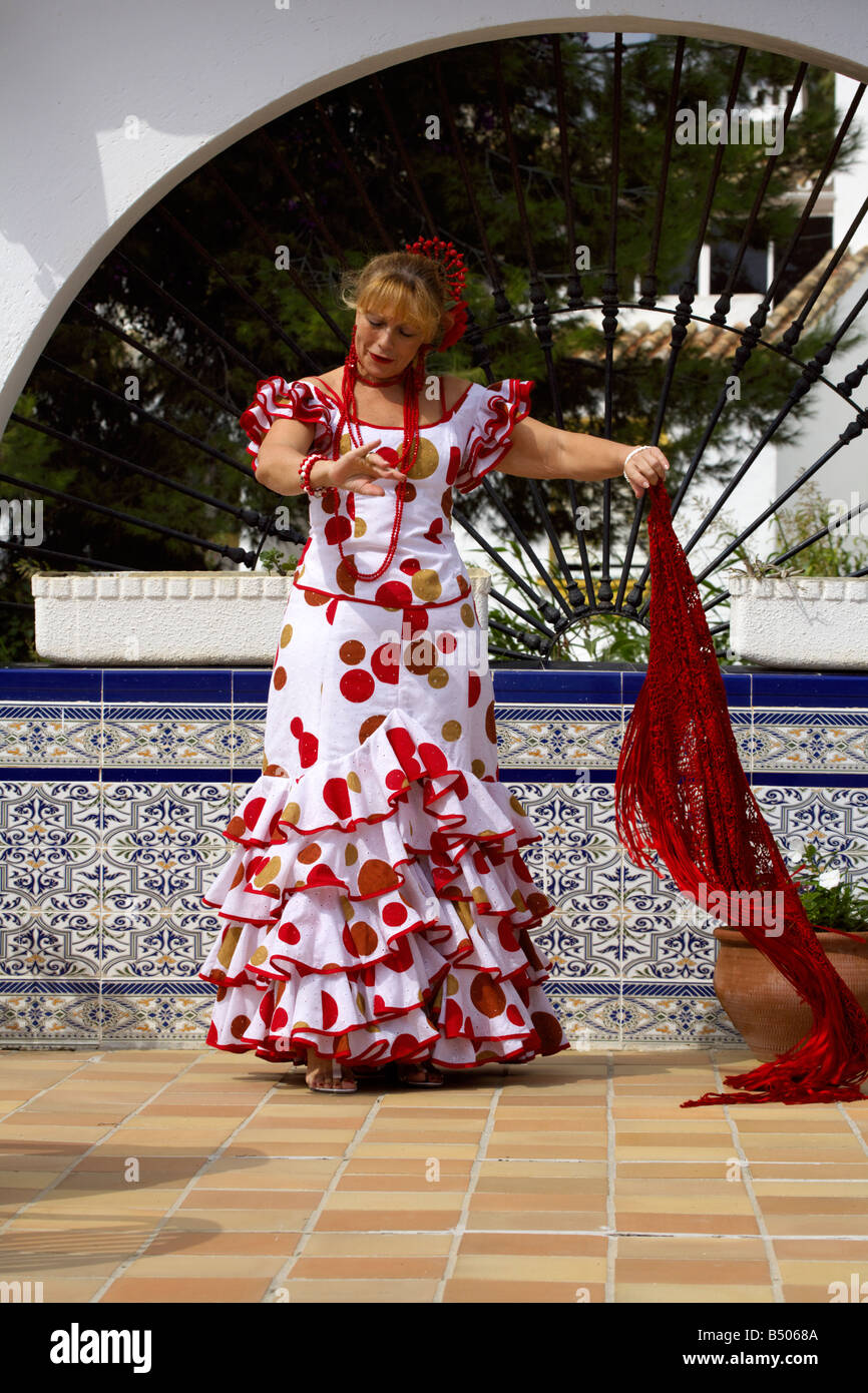 Bel mezzo di età spagnola costume donna, Andalusia, Spagna Foto Stock