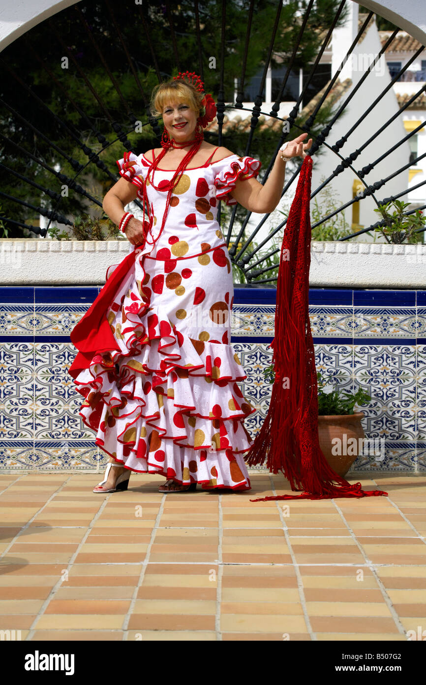 Bel mezzo di età spagnola costume donna, Andalusia, Spagna Foto Stock