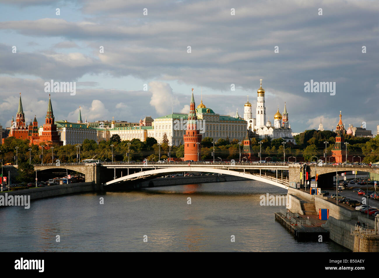 Sep 2008 - vista sopra il Cremlino e il fiume Moskva Mosca Russia Foto Stock