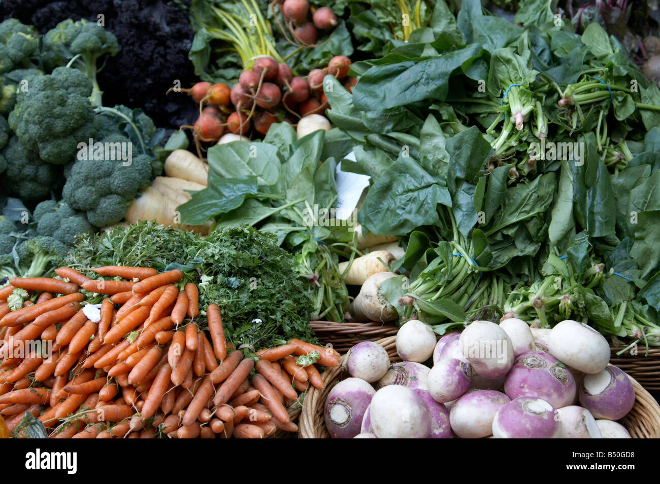 Verdure in esposizione al mercato di Borough, Londra Foto Stock