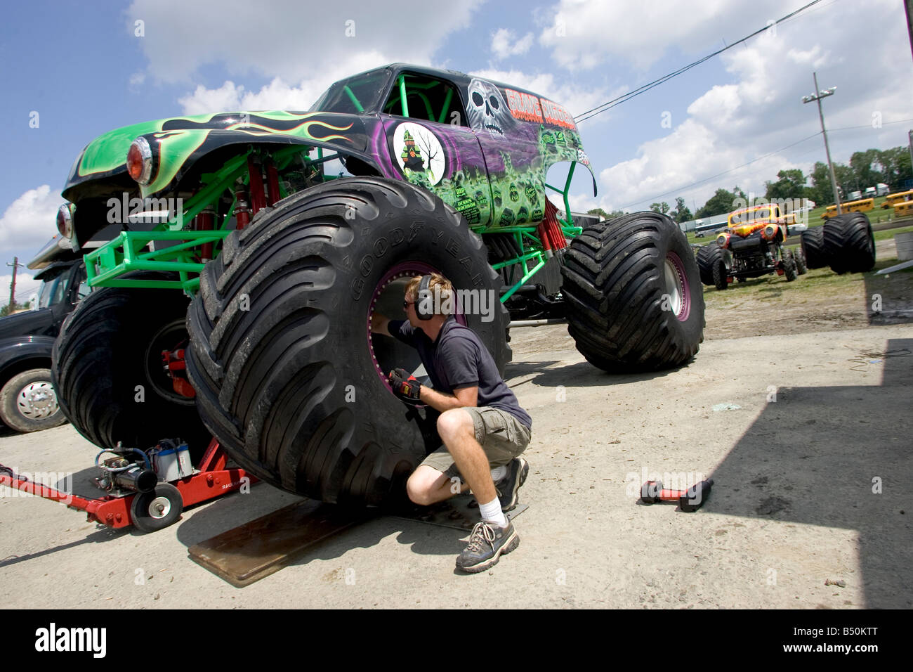 MONSTER TRUCK Grave Digger prima del Monster Truck Challenge all'Orange County Fair di NY Speedway Foto Stock