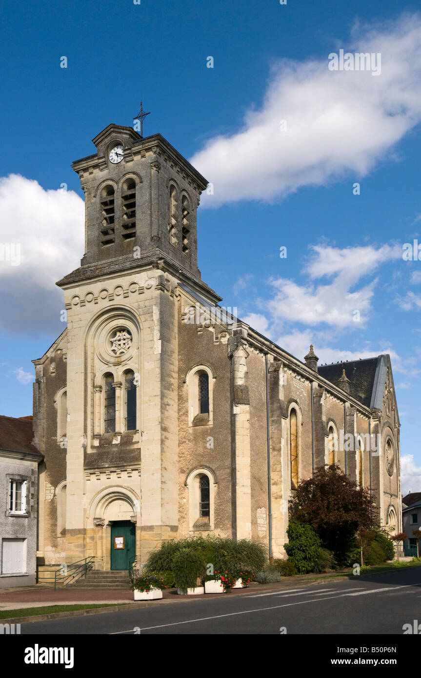 La Chiesa al St-Gervais-les-Trois-Clochers, Vienne, in Francia. Foto Stock