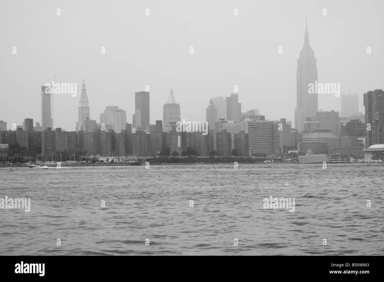 La skyline di manhattan da Queens riverside Foto Stock