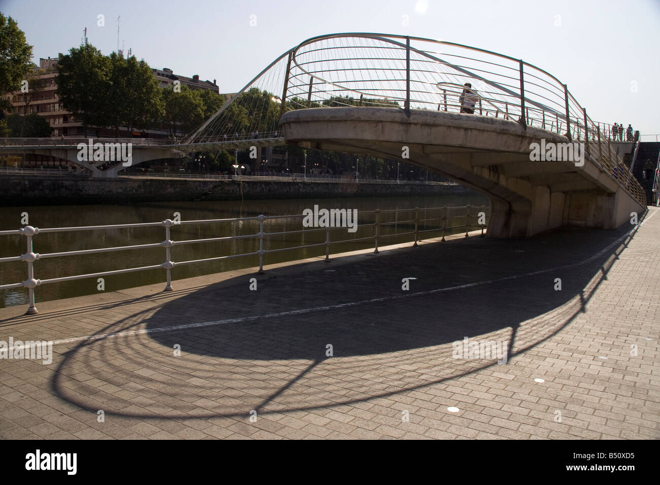 Ponte pedonale progettato da Santiago Calatrava, Bilbao Foto Stock