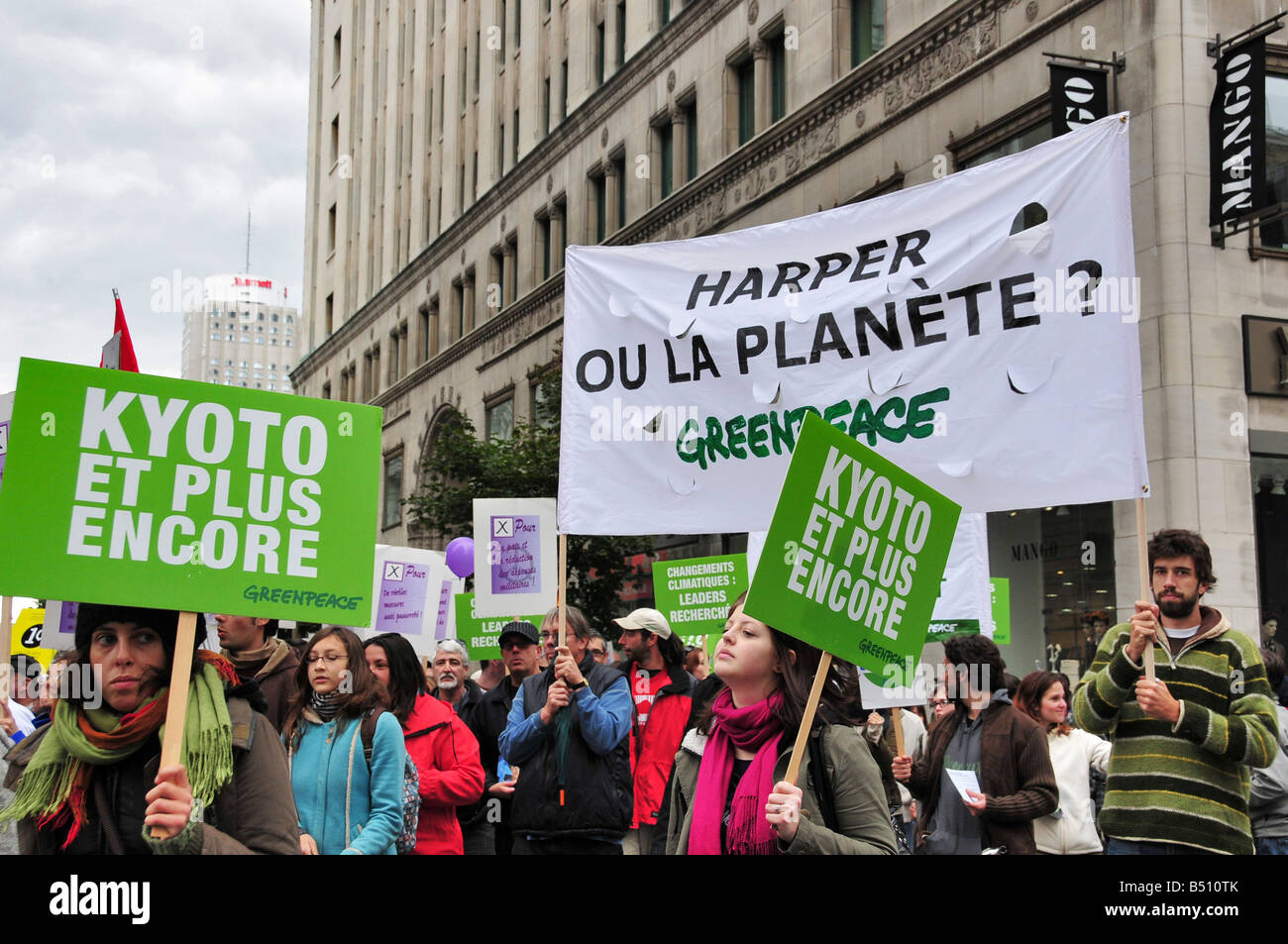 Dimostrazione Ant-Harper Quebec Montreal Canada. I dimostranti che rivendicano il primo ministro Harper non seguono le promesse di Kyoto Foto Stock