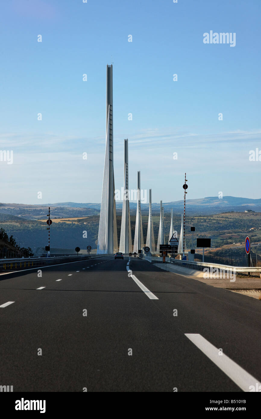 Il viadotto di Millau in un giorno chiaro Foto Stock