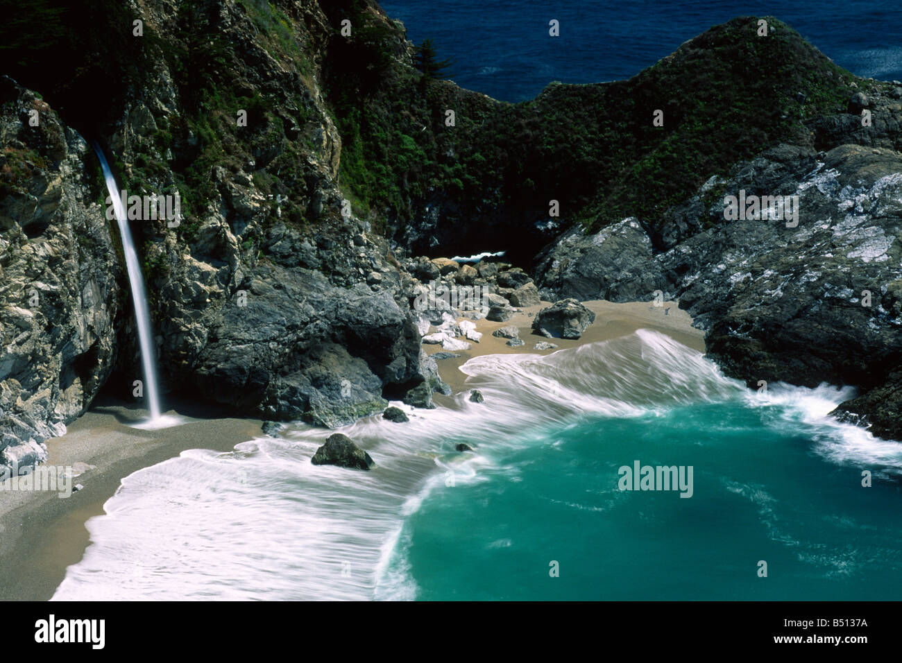 Mackay cade a Julia Pfeiffer Burns State Park vicino a Big Sur California USA Foto Stock