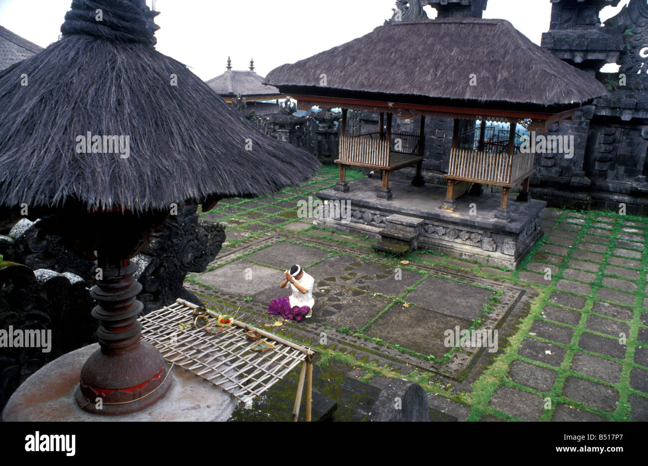 Offrendo a pura besakih Gunung Agung Bali Indonesia Foto Stock