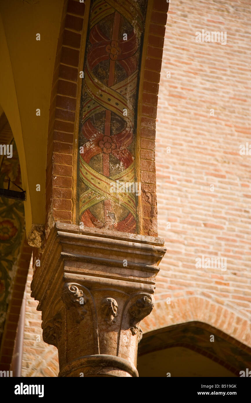 Dettaglio della su degli archi nel chiostro della basilica di Sant'Antonio di Padova, Italia Foto Stock