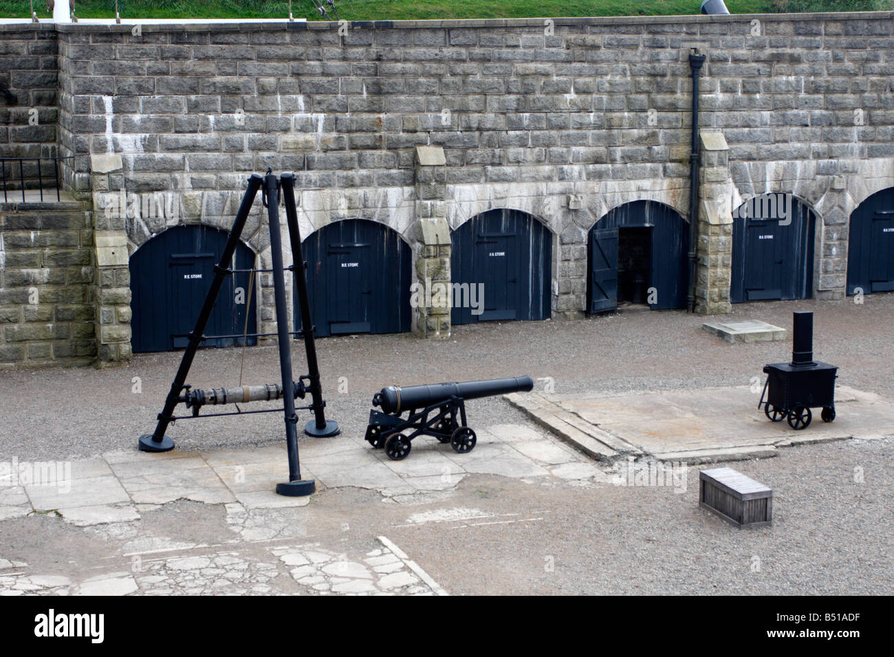 Voci sul display presso la cittadella di Halifax, Nova Scotia, Canada compresi Cannon, Ariete e stufa Foto Stock