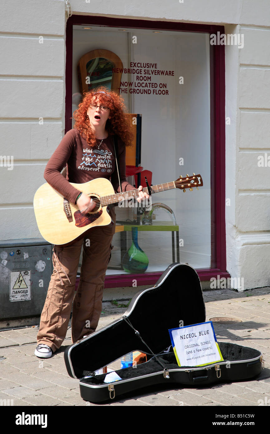 Blu Niceol un cantante a Galway, Irlanda Foto Stock