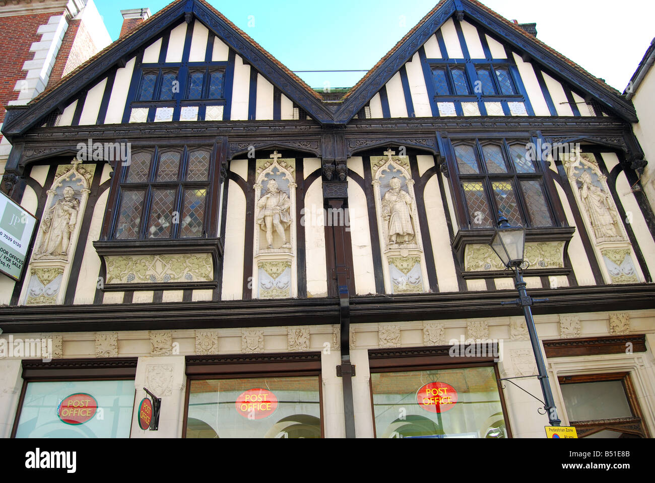A struttura mista in legno e muratura edificio, Bank Street, Maidstone Kent, England, Regno Unito Foto Stock