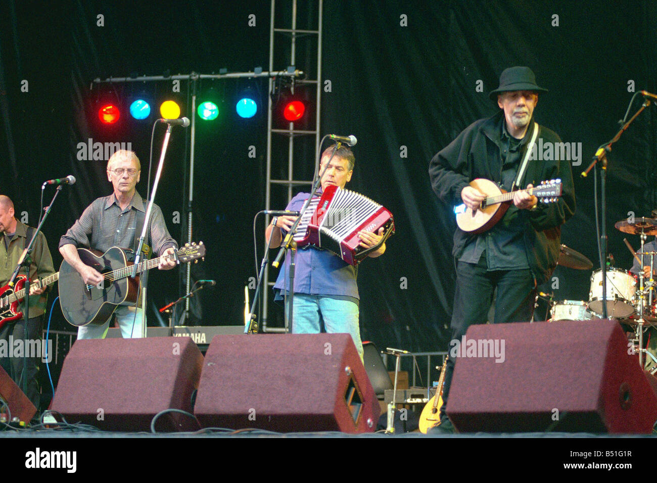 Lindisfarne giocare su s di Newcastle Quayside come parte della BBC Music Live Festival 29 05 00 Foto Stock