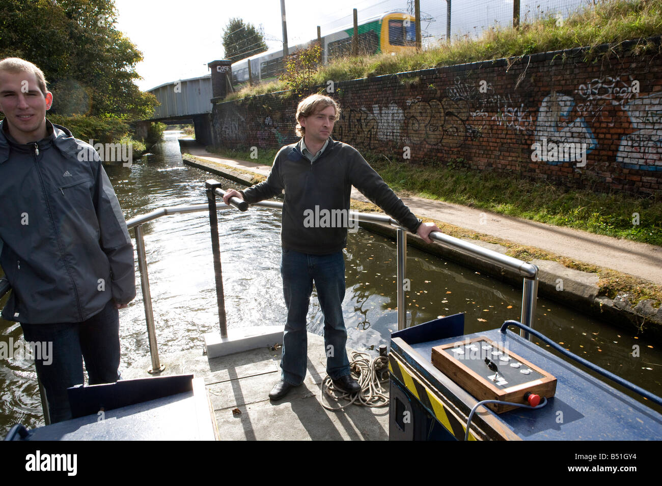 Il Ross Barlow un canal boat con un magnete di terra rara motore elettrico eseguiti tramite batterie al piombo che sono caricati con idrogeno Foto Stock