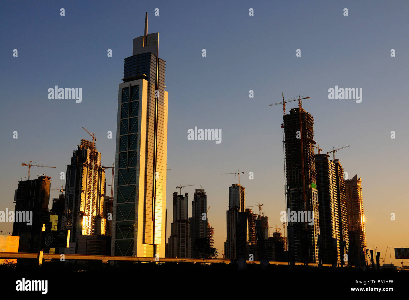 Sito in costruzione, Sheik Zayed Road, Dubai, Emirati Arabi Uniti Foto Stock