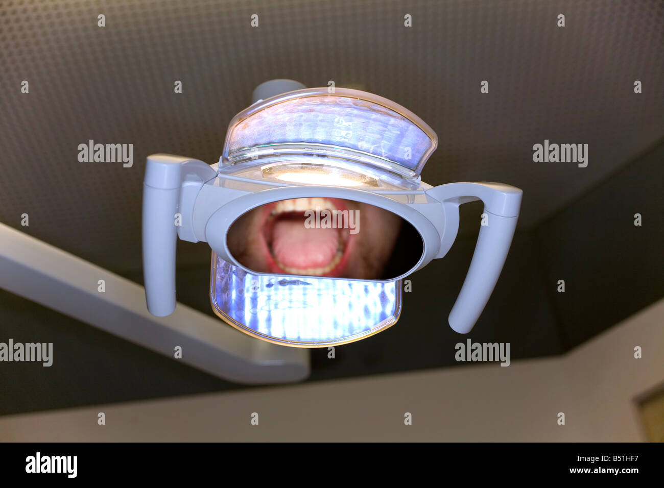 Lampada del dentista con denti Foto Stock