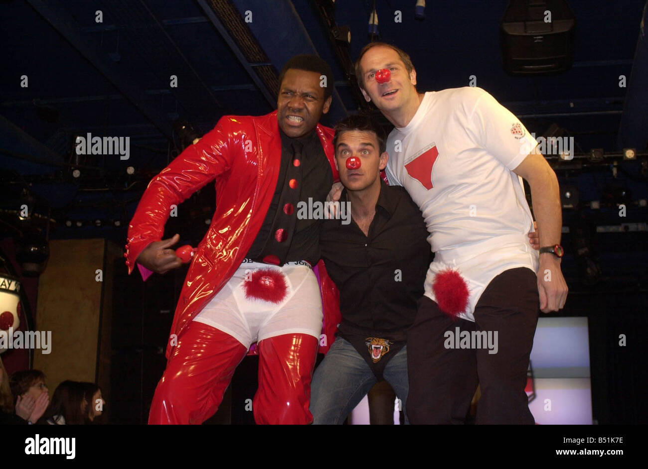 Robbie Williams con Lenny Henry e Sir Steve Redgrave in occasione del lancio di Red Nose giorno a Londra Foto Stock