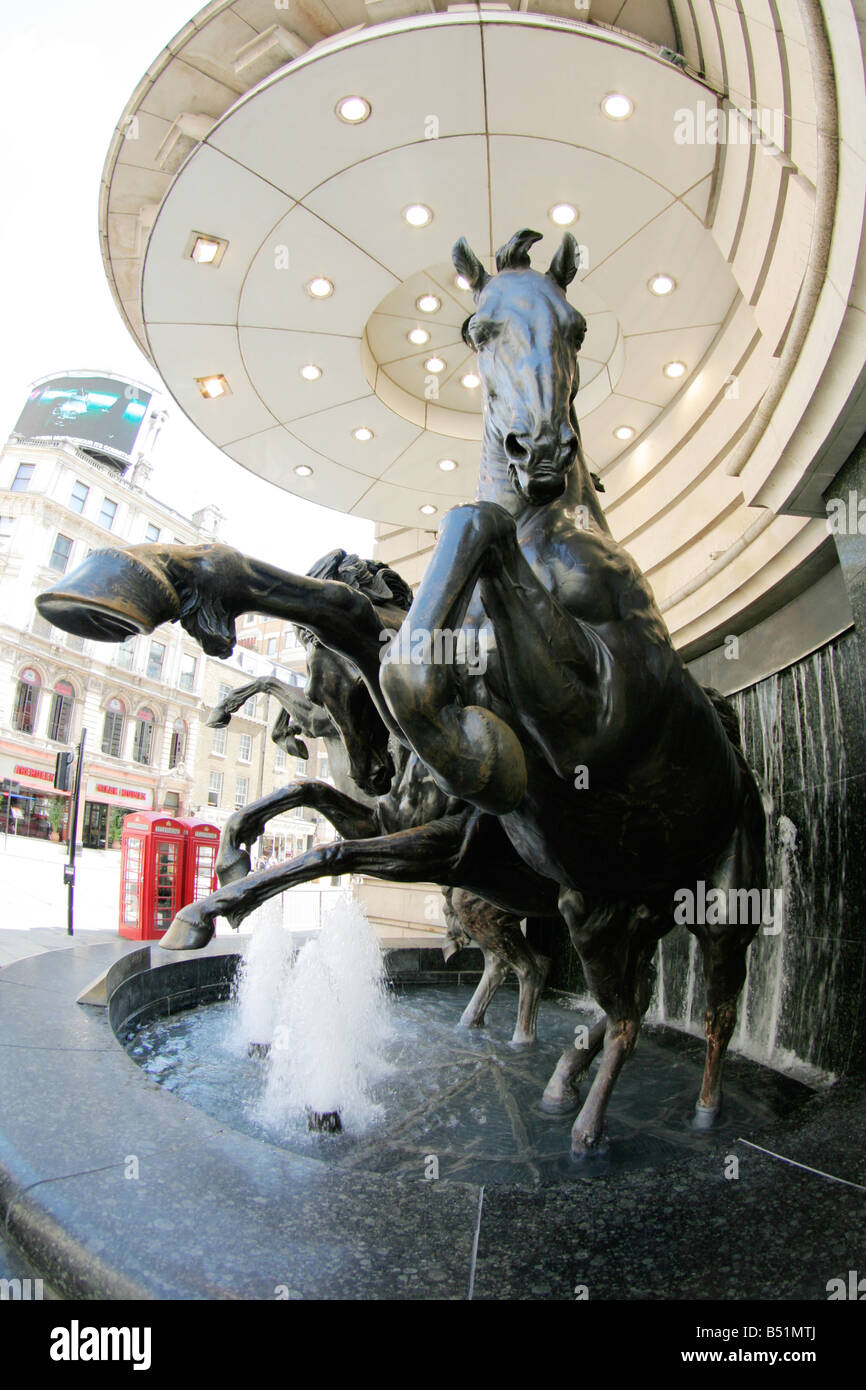 I quattro cavalli di bronzo di Helios Haymarket Piccadilly Circus Central London Regno Unito Foto Stock