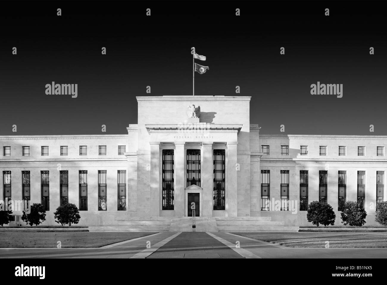 La Fed, US Federal Reserve Bank, Washington DC, Stati Uniti d'America. Ingresso principale su Constitution Avenue sul National Mall. - Bhz Foto Stock