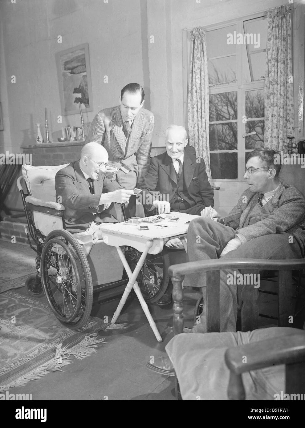 Gruppo capitano Geoffrey Cheshire V.C. e persone in difficoltà&#13;&#10;SP&#13;&#10;3/2/1952&#13;&#10;C625/5 Foto Stock