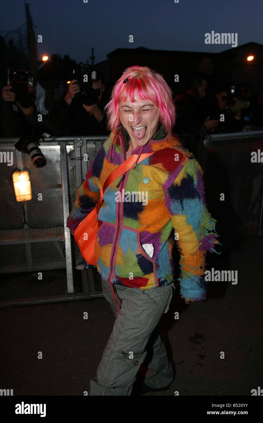 Tracey Barnard arriva come un concorrente al Grande Fratello casa per la serie 8 di reality show di successo Foto Stock