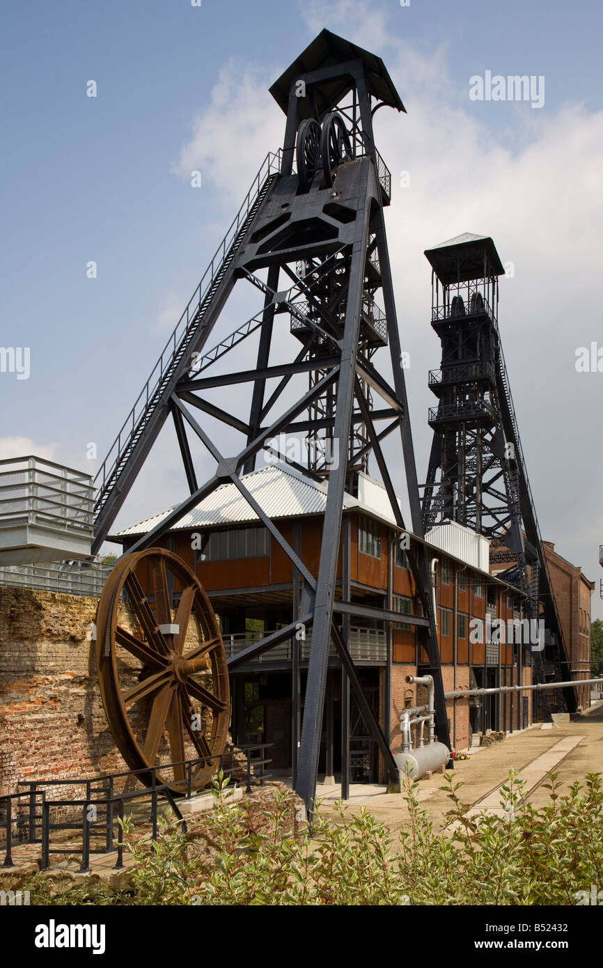 Ingranaggio di avvolgimento a testa pozzo museo minerario Le Bois du Cazier Belgio Foto Stock